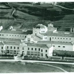 Prisión Provincial de la Coruña la cual ahora queda en medio de un modernísimo paseo marítimo. Alberto Martí